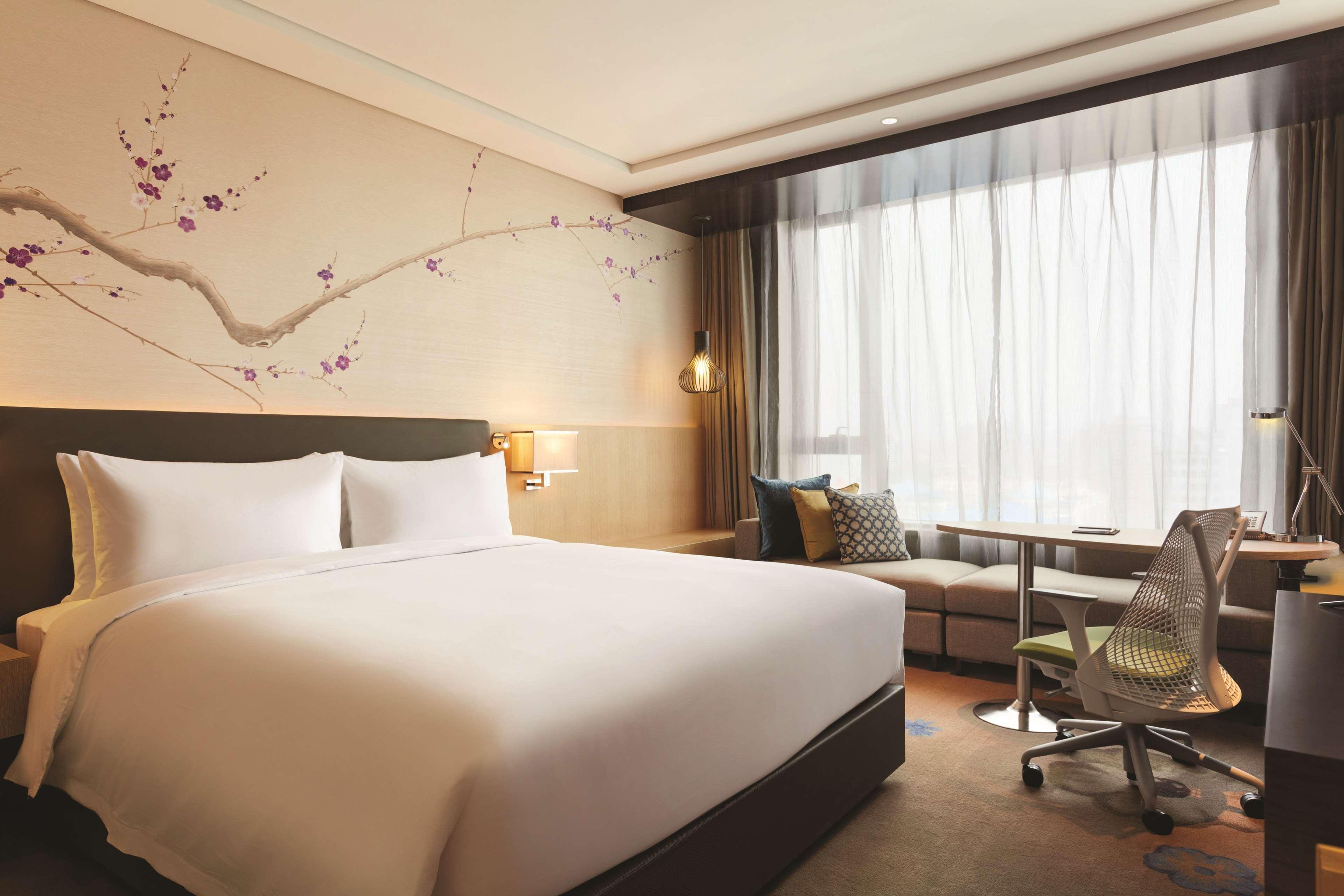 Hilton Garden Inn Dandong Exteriör bild