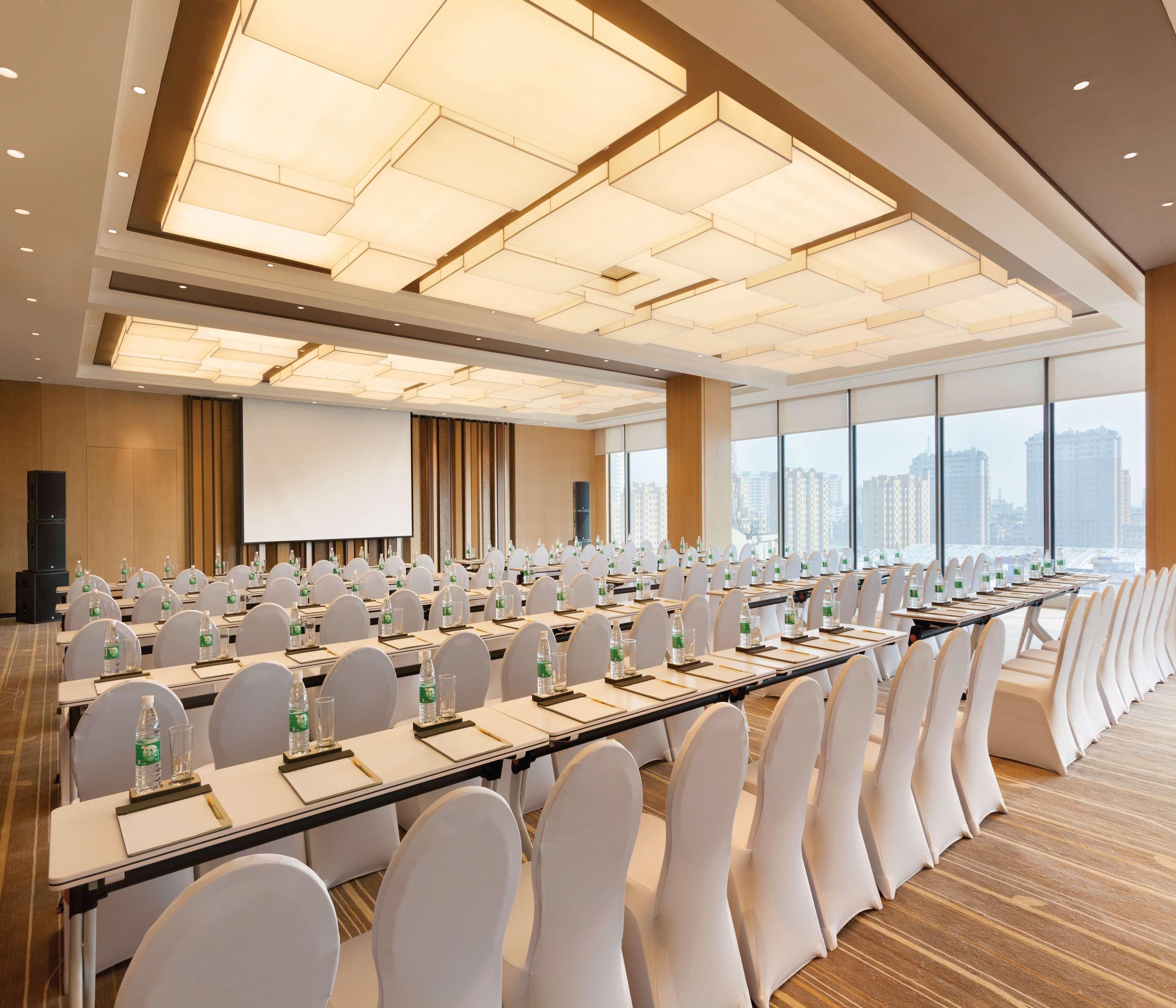 Hilton Garden Inn Dandong Exteriör bild
