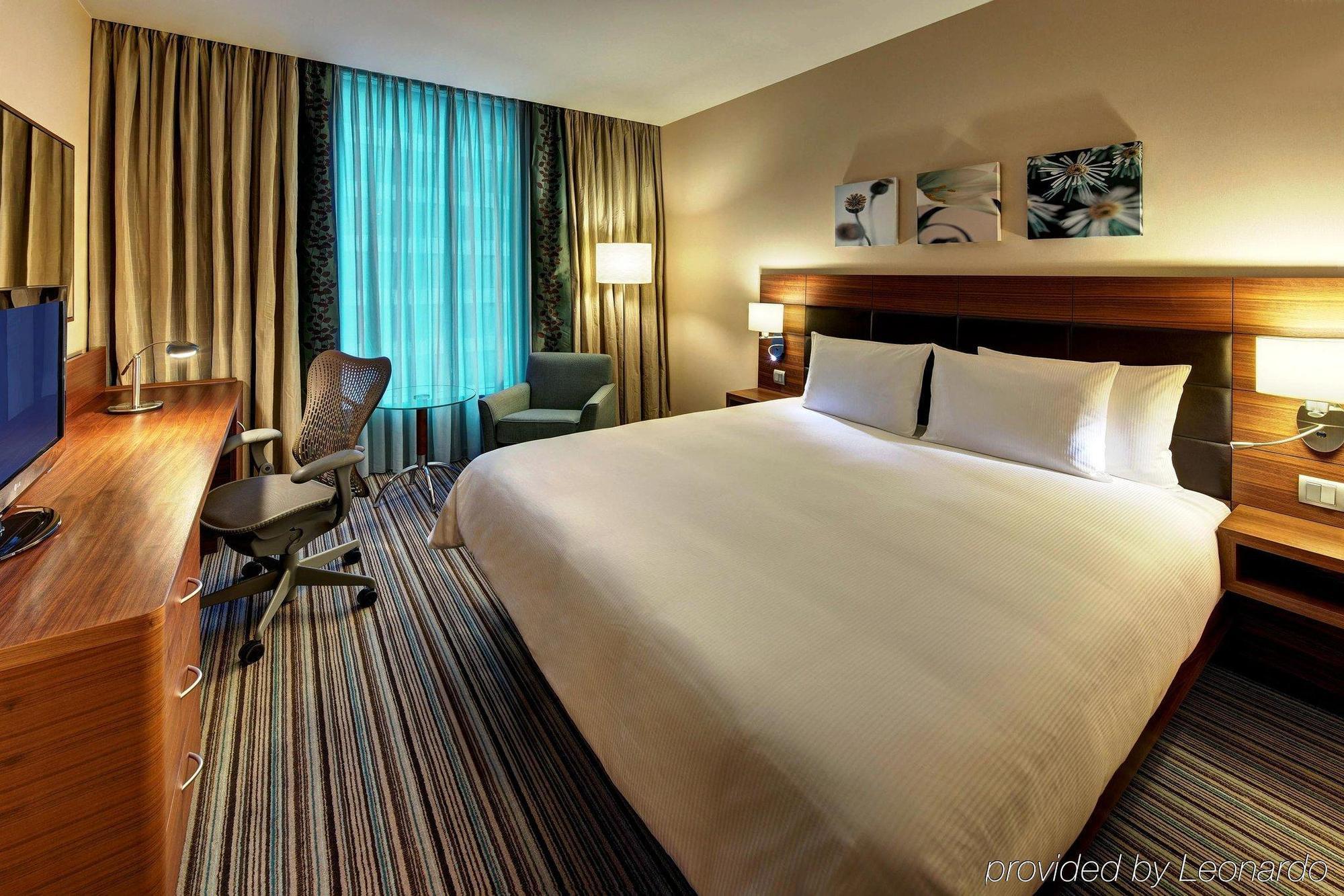 Hilton Garden Inn Dandong Exteriör bild